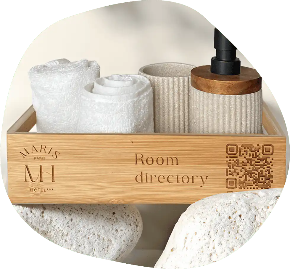 可定制的竹制托盘，带有 PIINK Me 实时二维码。